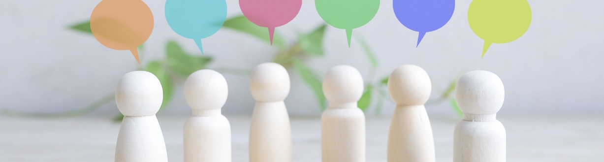 話している人々