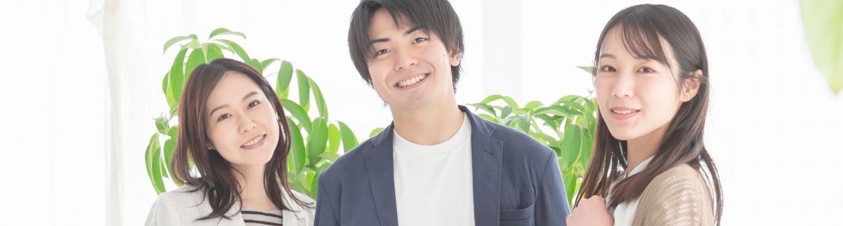 微笑むスタッフたち